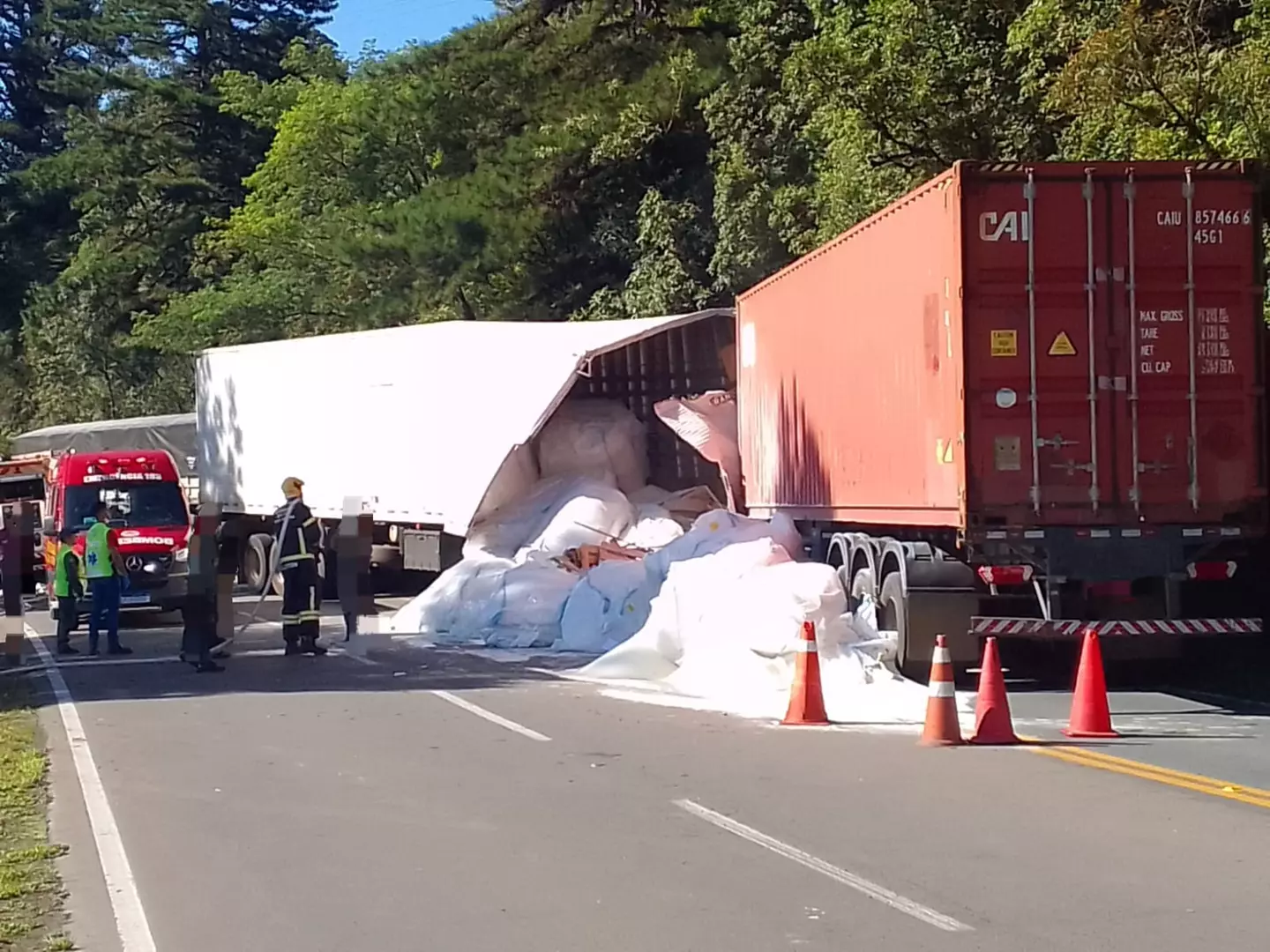 Colisão frontal entre caminhões deixa um morto na SC 418, próximo a Serra Dona Francisca